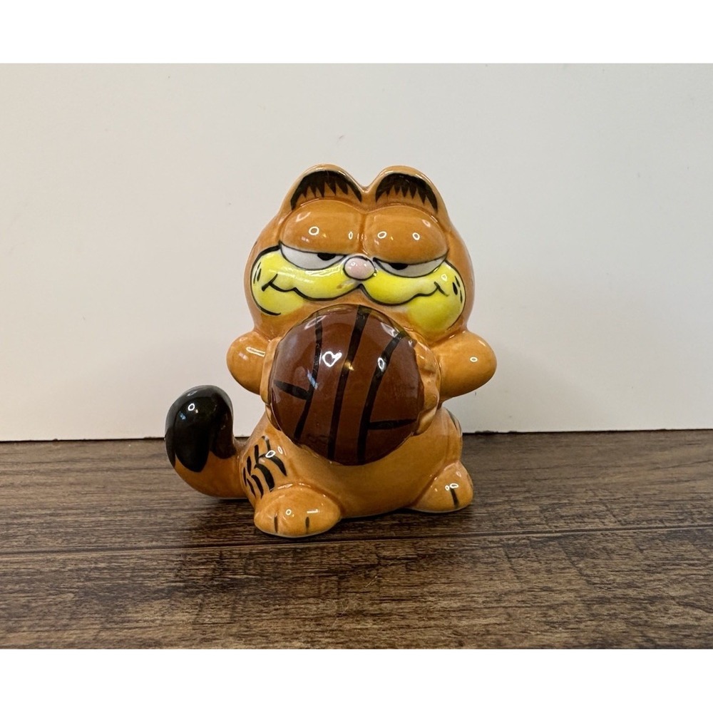 Vintage Garfield Holding Basketball 2.75" Figurine Statue Sports Glossy